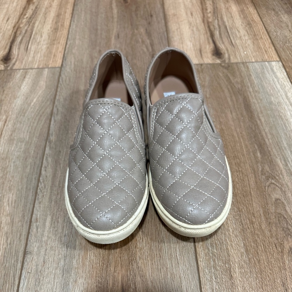 Steve Madden Slip ons. Size 7.
